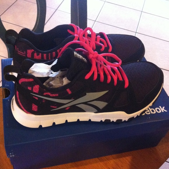 WOMENS REEBOK RUNNING SHOES SIZE 7.5