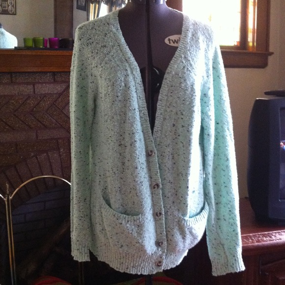 🚨BUNDLE TRADE🚨Mintchunky Cardi w/ Black ring