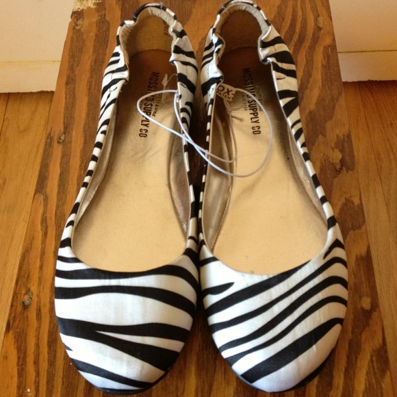 💥REDUCED💥Zebra print flat