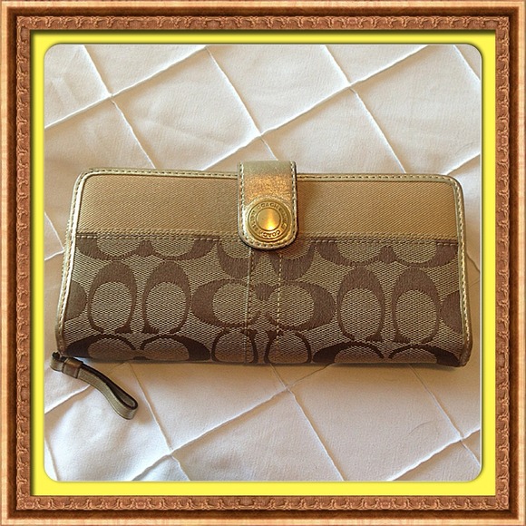 💯% Real Coach Wallet