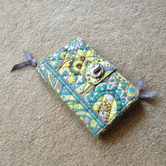 Vera Bradley turn lock wallet :)