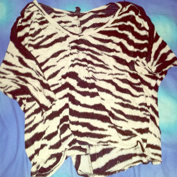 3/4 length sleeve animal striped knit top!