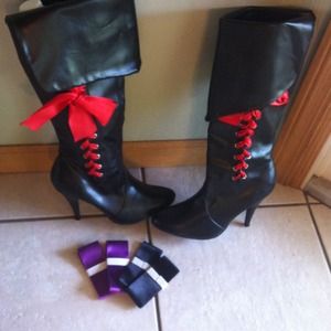 PIRATE BOOTS WITH CHANGEABLE LACE