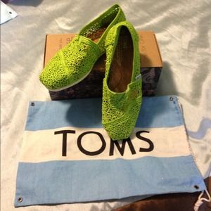 Neón green TOMS