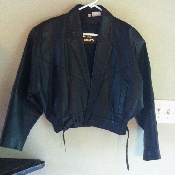 VINTAGE BLACK LEATHER JACKET