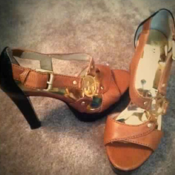 Micheal Kors heels 😍