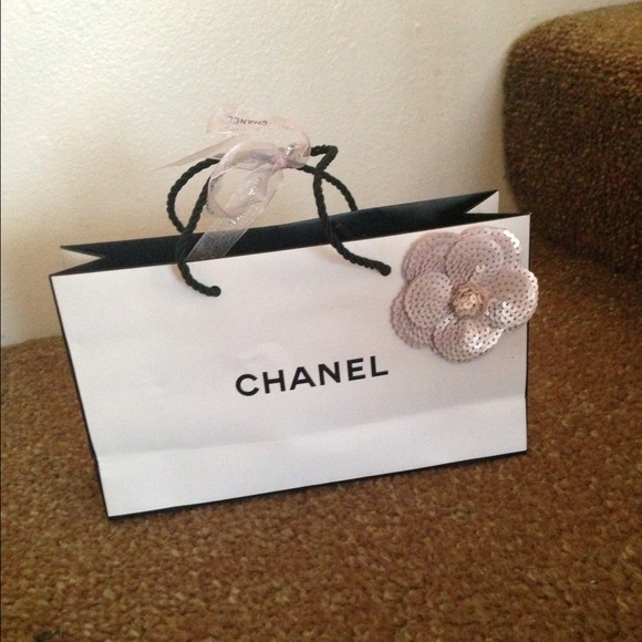 Chanel bag with flower