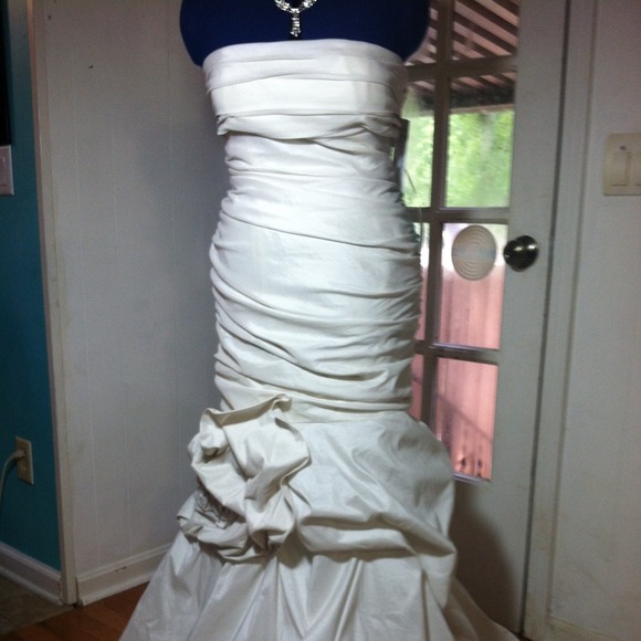 SOLD!!Brand new White wedding dress!
