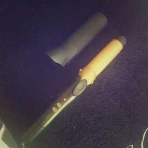 Conair curlying iron.