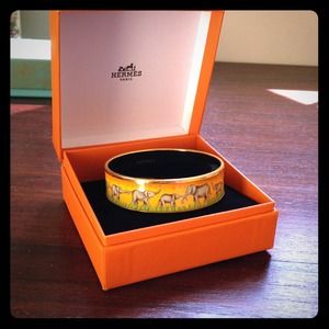 🎉 HOST PICK! Hermes! Good luck enamel bracelet