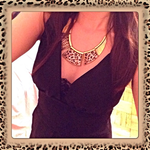 ⛔Sold bundle💕💕Elegant black peplum dress!💕💕 - Picture 3 of 3