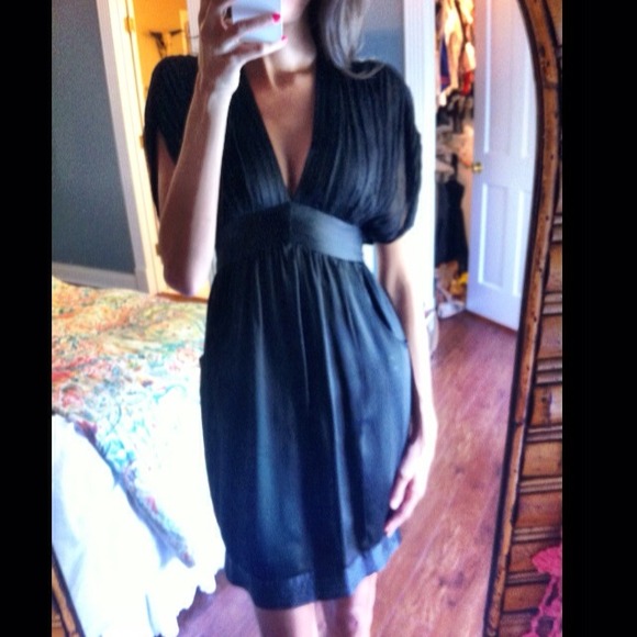 development Dresses & Skirts - 🎉HOST PICK🎉100 % silk black cocktail dress