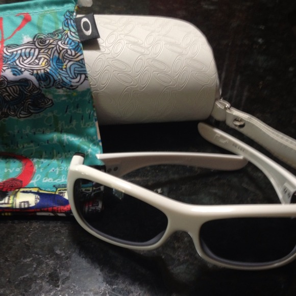 🌟Host Pick🌟 9/6 👍💕Awesome pair of Oakleys!!