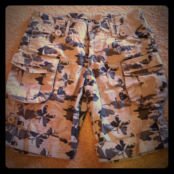 Gray butterflies-camo shorts