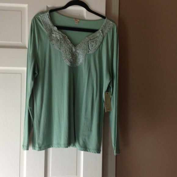 Reba top. REDUCED.  15.00