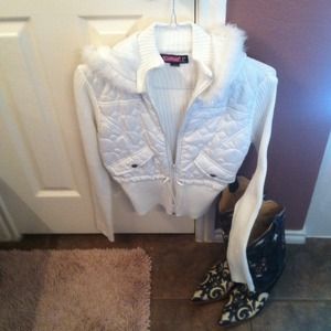 ❌SOLD❌🎀Adorable cream colored sweater jacket