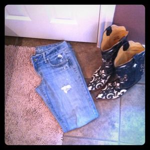 ❤SOLD❤️American Eagle distressed jeans