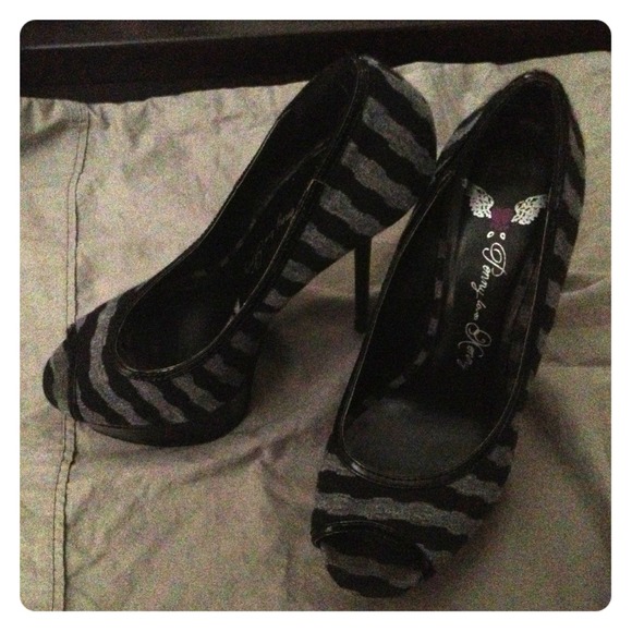 Sexy Stilettos size 7 :)