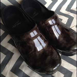 SOLD IN BUNDLE"Liquid metal" Dansko clogs