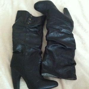 *****ON HOLD Mgarcia503 Black boots.