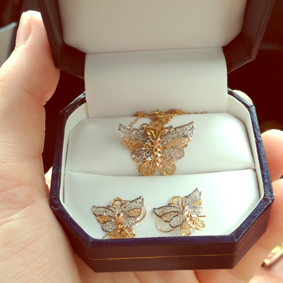 10k gold butterfly set earrings and necklace