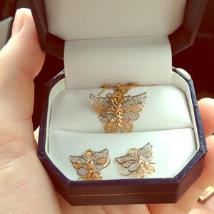 10k gold butterfly set earrings and necklace