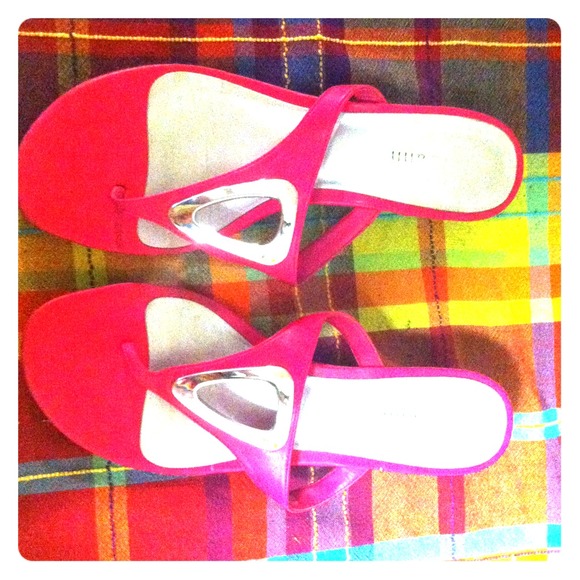 HOT PINK SANDALS