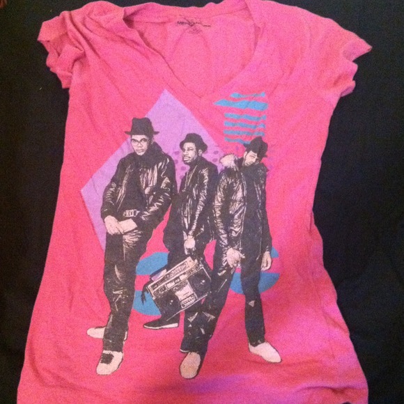 RUN DMC V-NECK - Picture 1 of 1