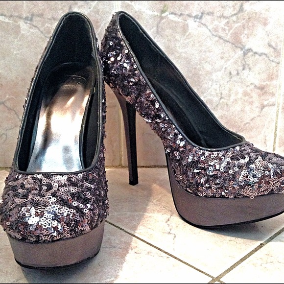 ✨Grey Sequin Pumps✨