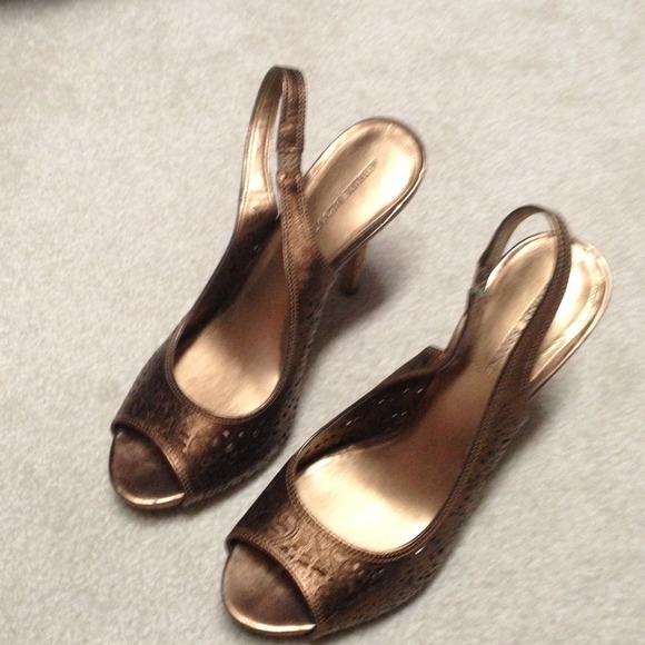 Audrey Brooke metallic gold heel