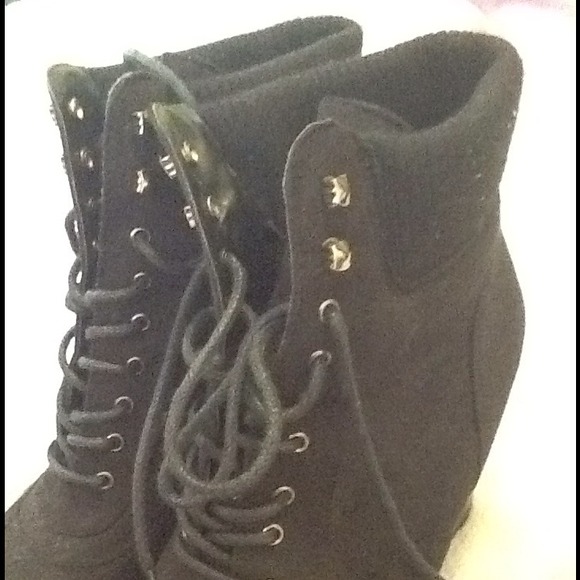 Boots - Picture 4 of 4