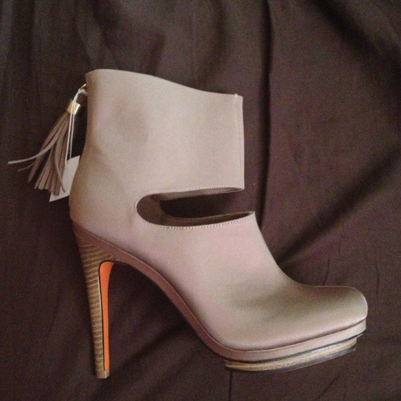 BRAND NEW SILVIA TCHERASSI