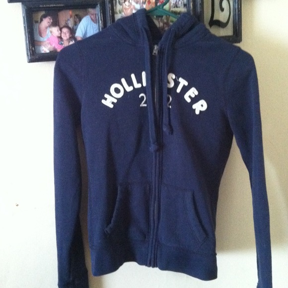 Never worn Hollister hoodie, perfect for school
