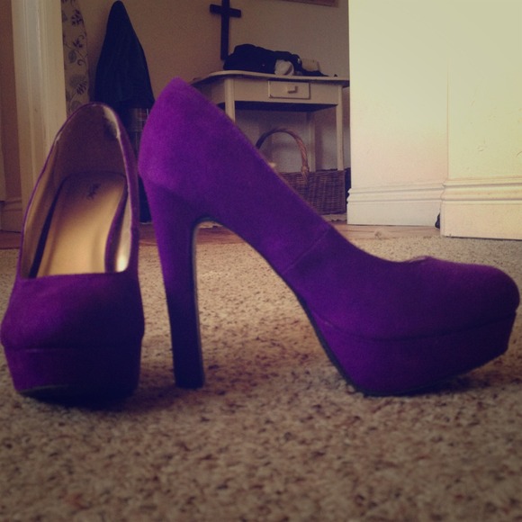 Mossimo purple suede heels