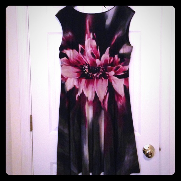Gorgeous Dress Barn Flower Design Dress
