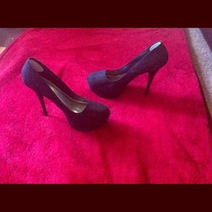 Sexy black pumps!!