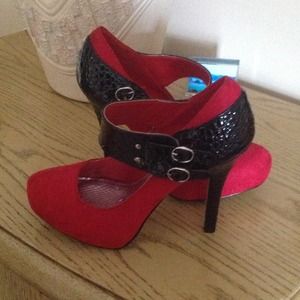 Red pumps