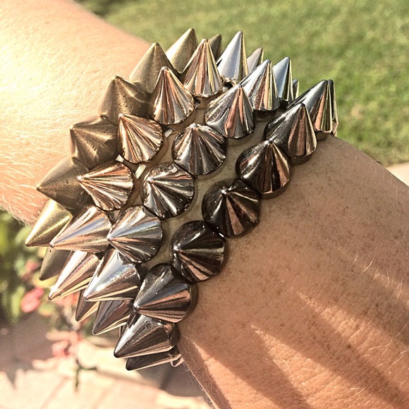 4 spiked bracelet bundle - Picture 2 of 2