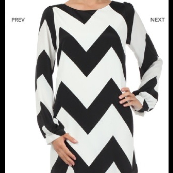 Black white long sleeve chevron dress
