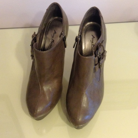 Heels - Picture 2 of 4