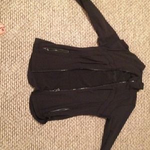 🚫🚫🚫🚫 SOLD LULU DEFINE JACKET !!!