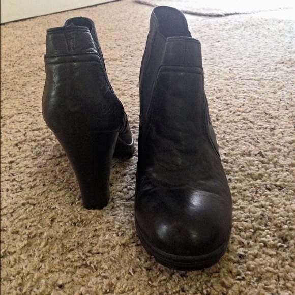 B.O.C Black leather boots NWOT - Picture 2 of 2