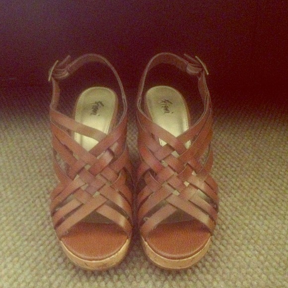 Fioni brown wedges