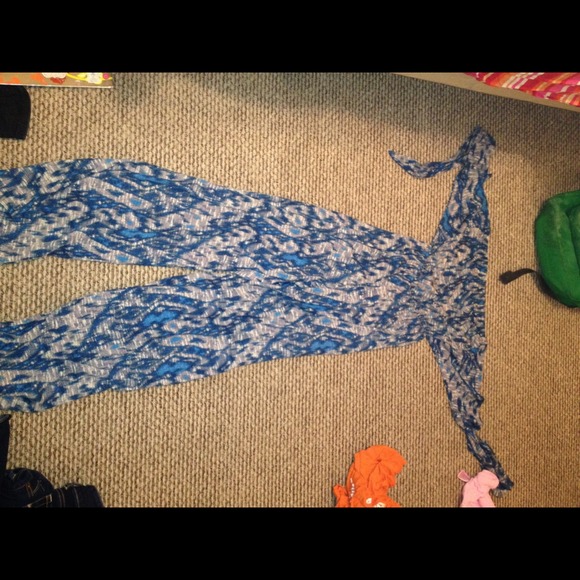 SOLD 🚫🚫🚫NWT Gorgeous blue long romper!