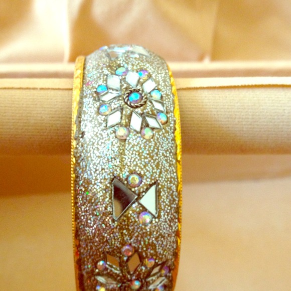Bangle - Picture 1 of 2
