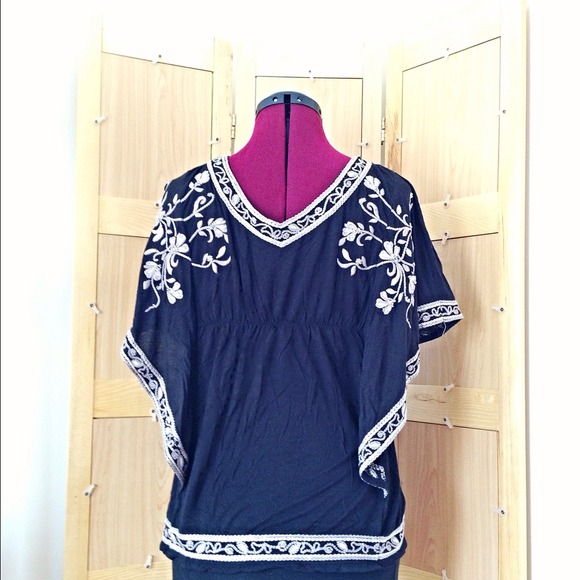 ✨I-N-C Dressy embroidered top✨