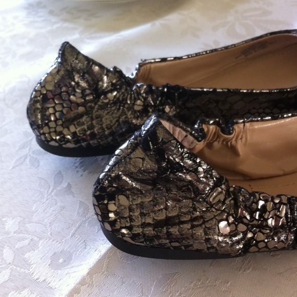 BCBG Snake Print Flats - Picture 3 of 3