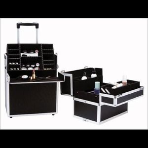 Looking for make up cases!