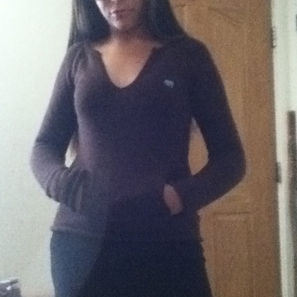 Brown sweater with pocket
