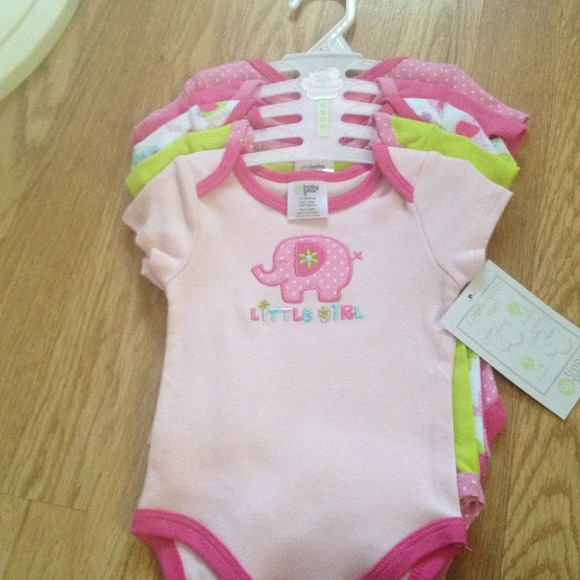 🚫Sold🚫5 pak of grow w me onesies- 3 mo and 6 mo